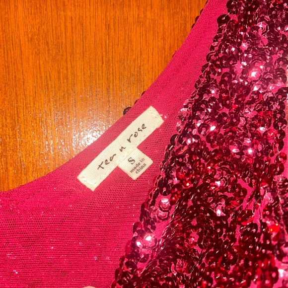 Pretty red sequence party dress! - Picture 3 of 4